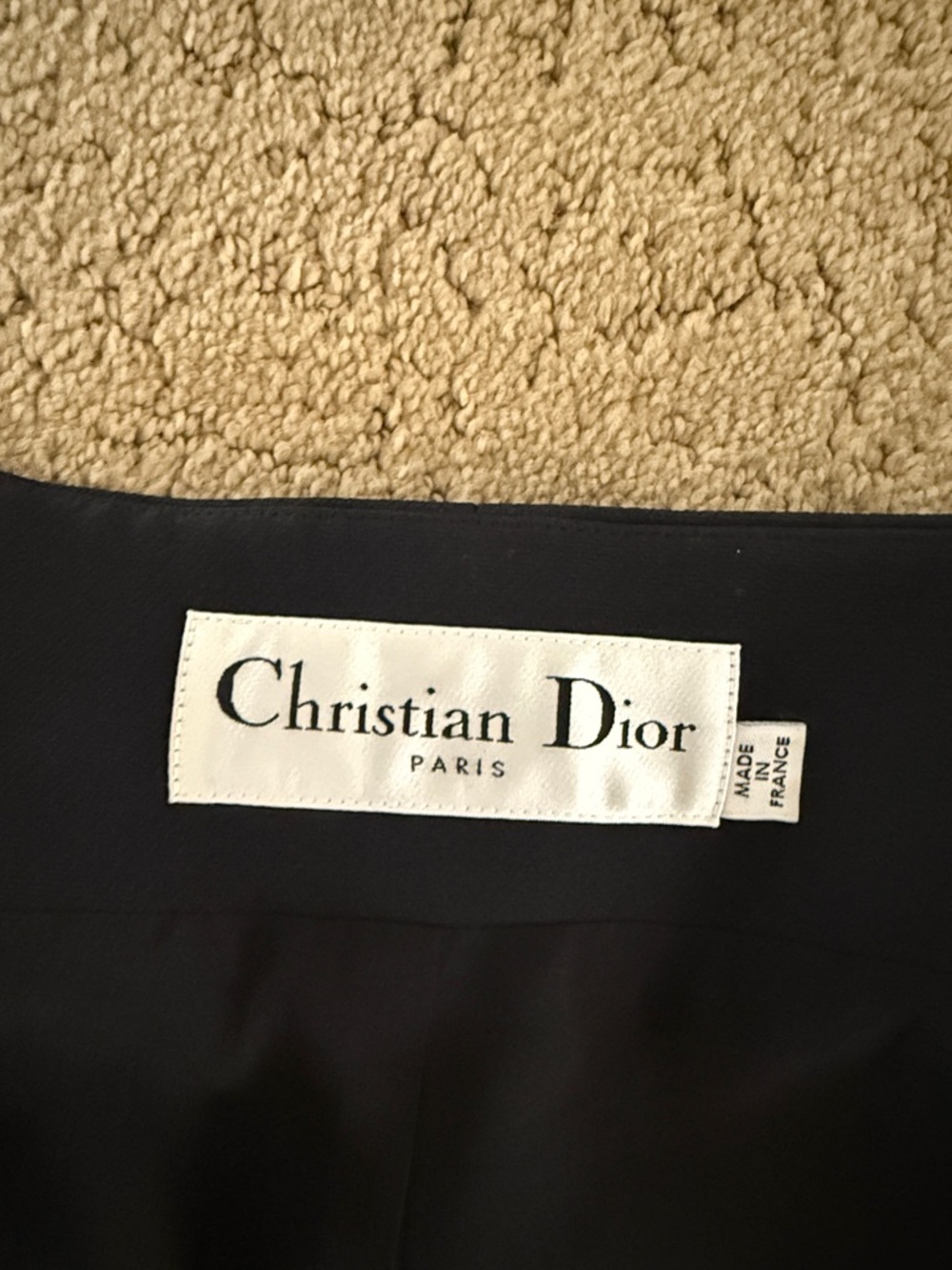 Dior Off-The-Shoulder Jacket
Black Double-Breasted Wool and Silk FR40 - Picture 6 of 8